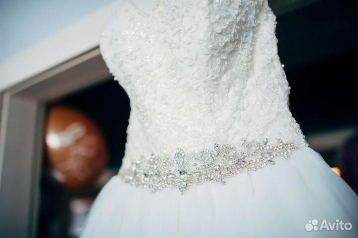 Свадебное платье 42 44 бу