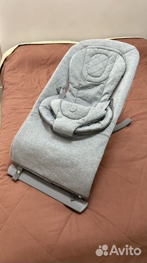 Шезлонг для новорожденных Happy Baby Hugger, серый