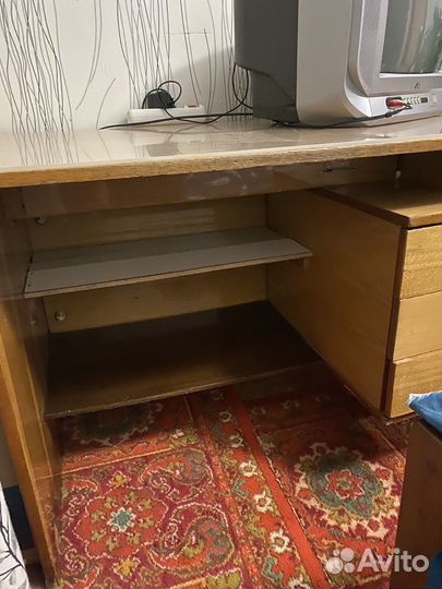 Стол письменный с ящиками