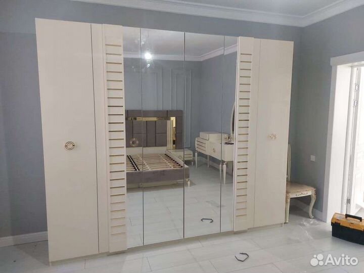 Спальный гарнитур