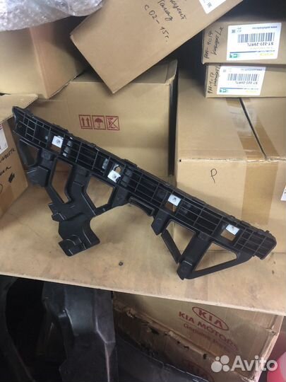 Кронштейн бампера задн левый Kia Optima 4, 16-20