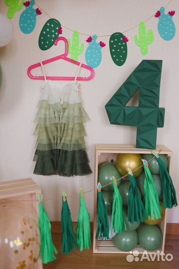 Цифра 4. Платье. Гирлянды кактусы