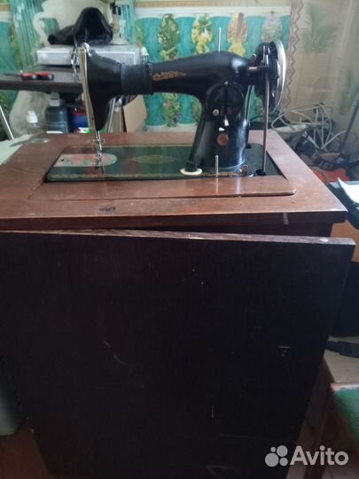 Швейная машина ножная