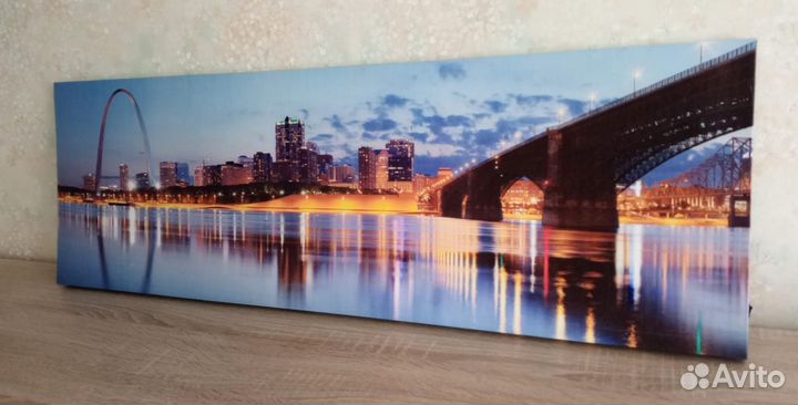 Большая картина с подсветкой (Сент-Луис, США)