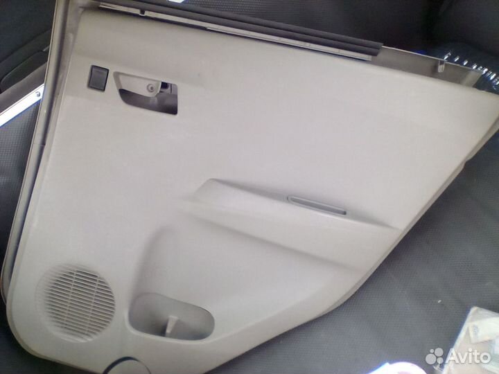 Обшивка задних дверей Дайхатцу mira еs