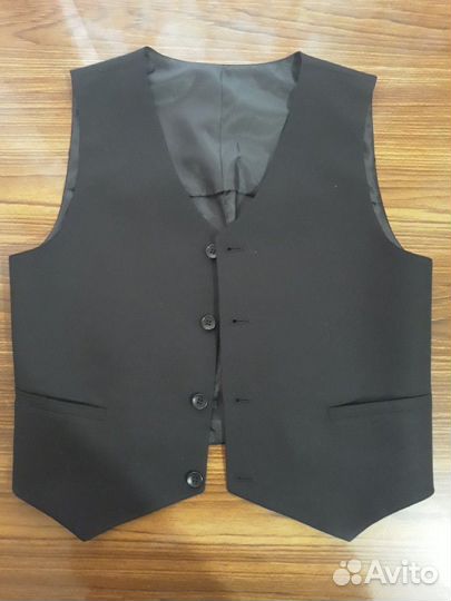 Жилет новый черный для мальчика рост 152