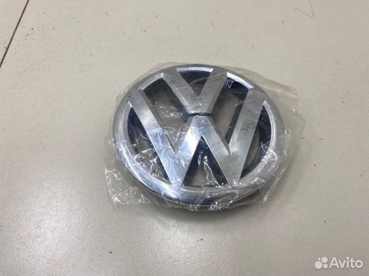 Эмблема на решетку радиатора Volkswagen Tiguan 1