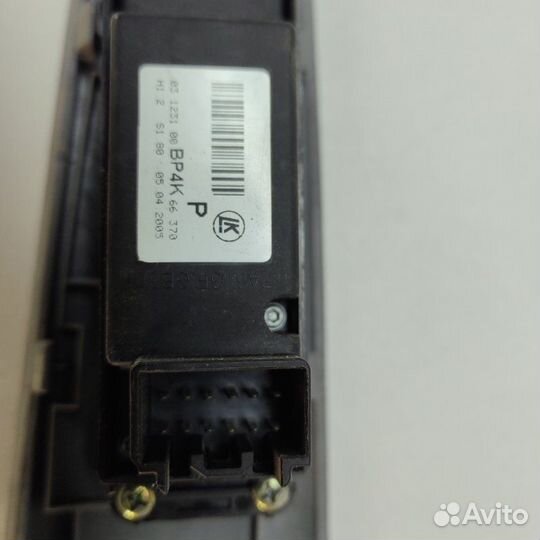 Кнопка стеклоподъемника передняя правая Mazda 3