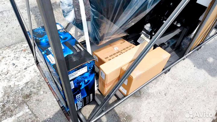 Мотор лодочный Suzuki DF200ATX черный в наличии