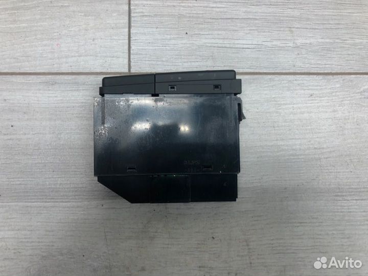 Кнопка обогрева заднего стекла Toyota Avensis