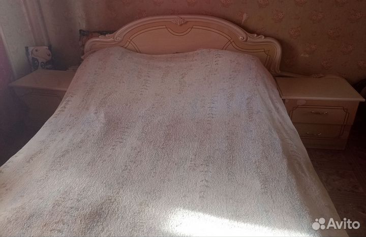 Продаю спальный гарнитур б/у