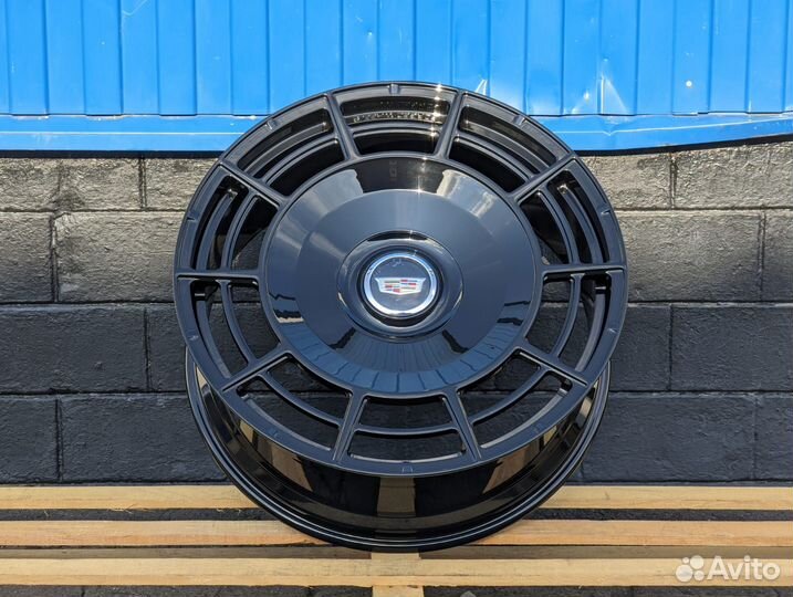 Кованые диски R24 на Cadillac Escalade