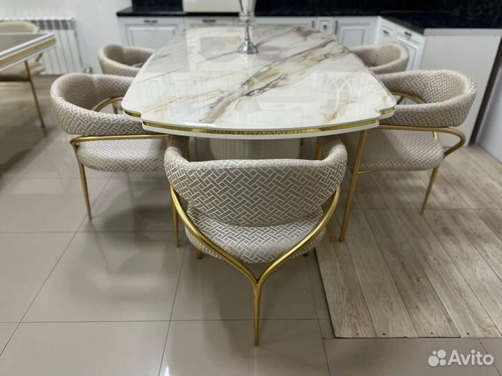 Кухонный стол и стулья