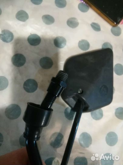 Зеркало заднего вида на мотоцикл