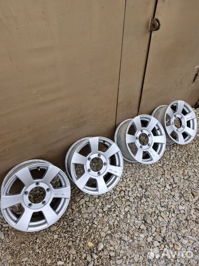 Литые диски r15 5 на 139,7 et 45 dia 98,5 Нива