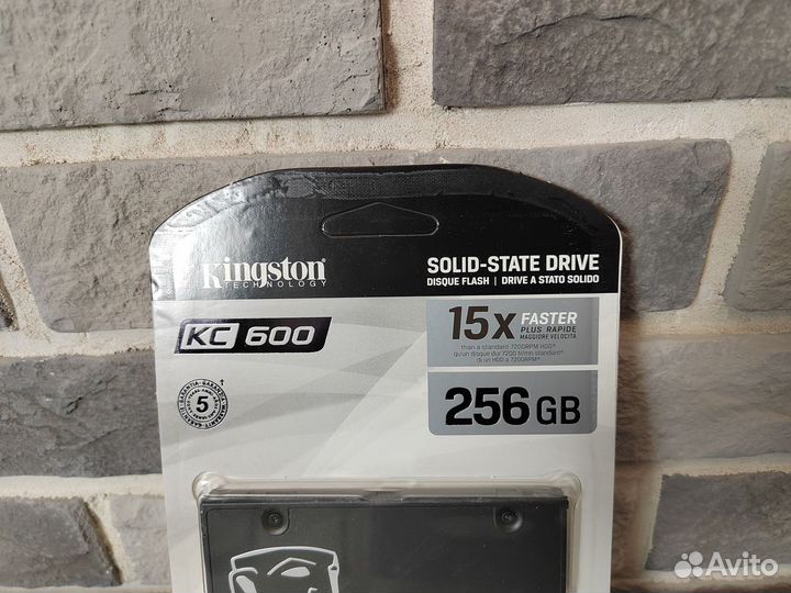 SSD 256 GB kingston 2,5 KC600 Новый