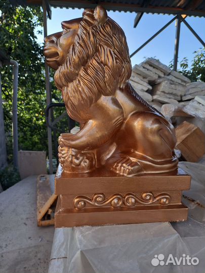 Лев бетонный