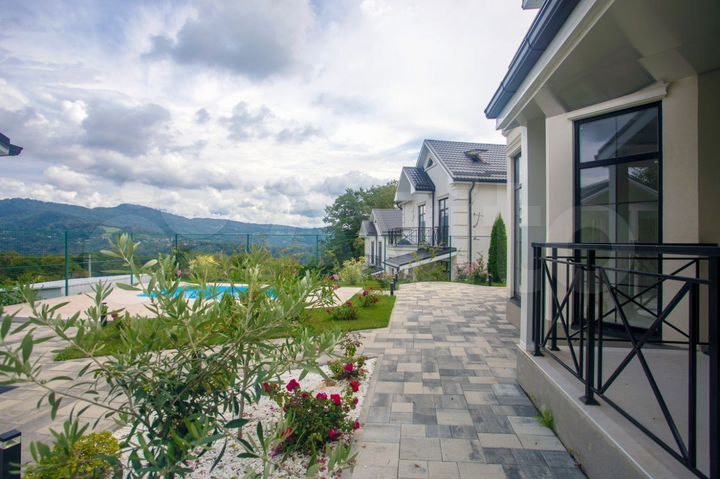 Дом 175 м² на участке 6 сот.