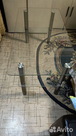 Стеклянный журнальный столик бу