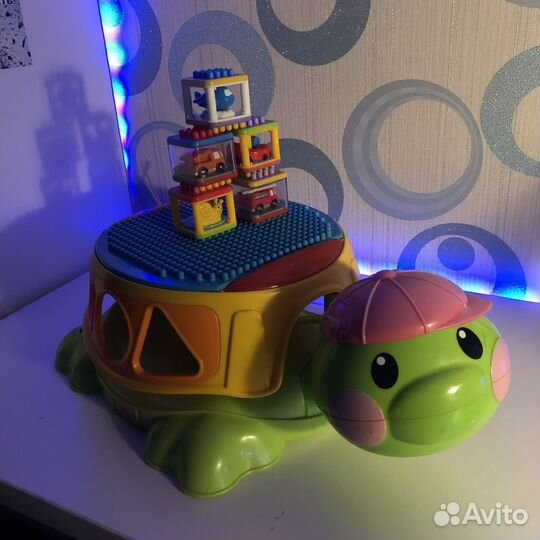 Черепаха с сенсорными кубиками Fisher price