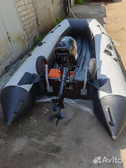 Надувная лодка с мотором