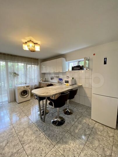 3-к. квартира, 100 м², 1/3 эт.