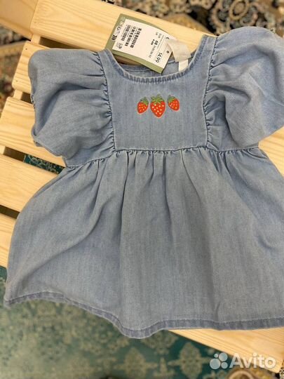 Платье джинсовое с клабничкой, h&m 68,74,86