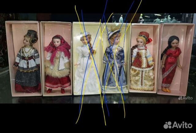 Кукла фарфоровая