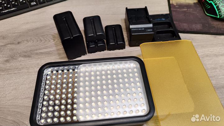 Накамерный свет Godox LED170