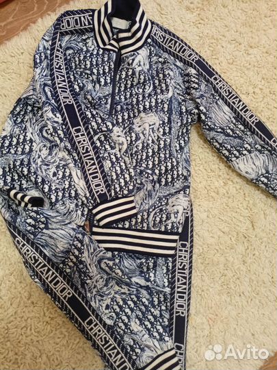 Ластиковый костюм на девочку 116