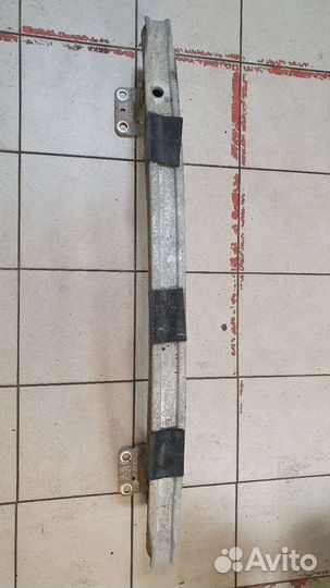 Усилитель переднего бампера Renault Megane II