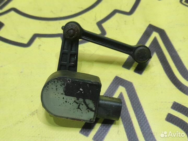 Датчик положения кузова задний Volkswagen Touareg