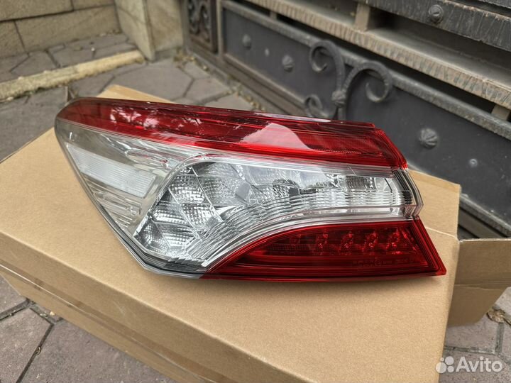 Стоп левый оригинал тойота камри 70.75