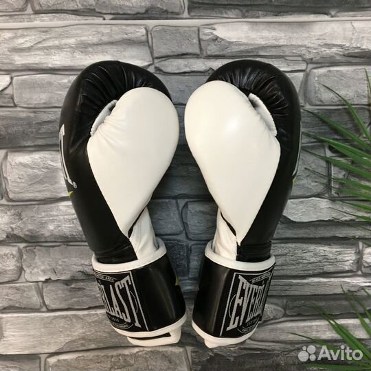 Боксерские перчатки Everlast