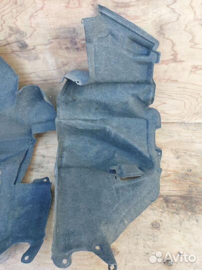 Обшивка багажника правая Toyota Prius NHW11