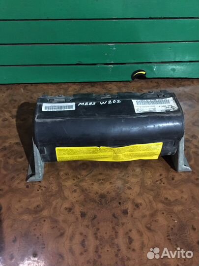 Подушка безопасности на торпедо Mercedes W202