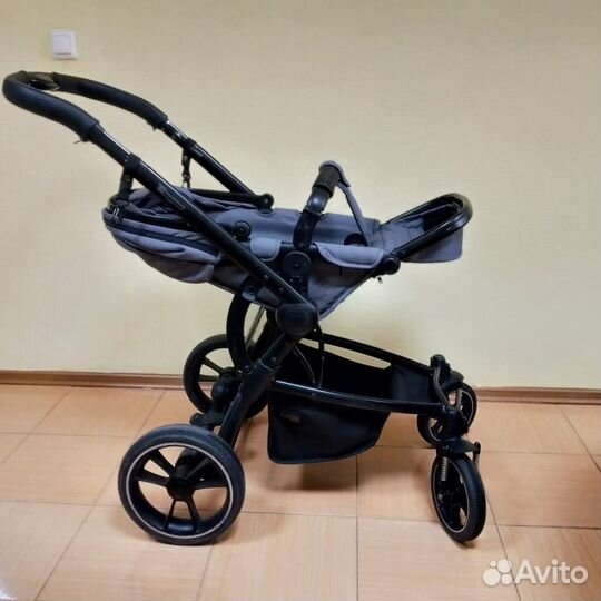 Коляска moon 2 в 1 с переходниками для автокресла