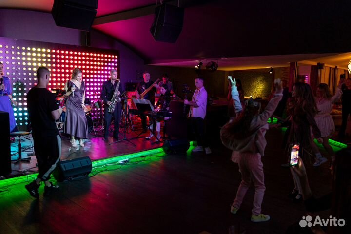 Саксофонист на праздник