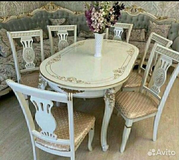 Кухонный стол и стулья
