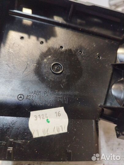 Дефлектор воздушный передний левый Mercedes W221