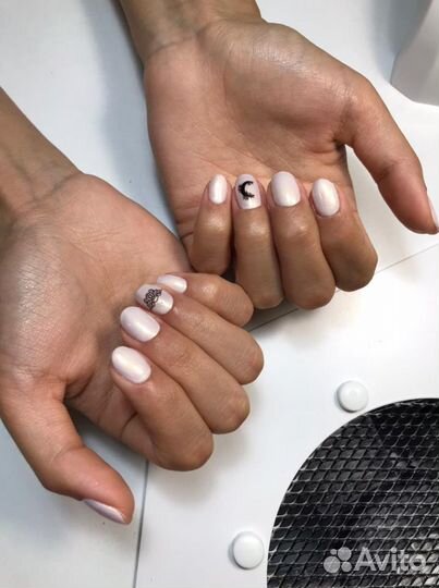 Модель на Маникюр и педикюр на дому