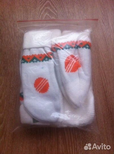 Вязаный комплект шапка, шарф и варежки