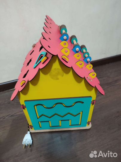 Бизиборд домик