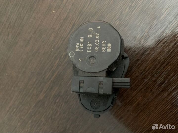 Моторчик заслонки печки Bmw 650I E63 N62N 4.8 2007