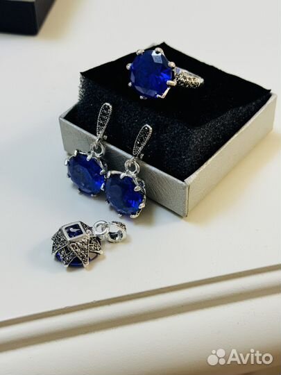 Серебряный комплект новый