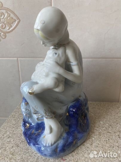 Статуэтка Аленушка с козленком