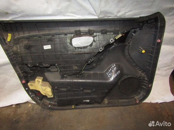 Обшивка двери передней правой Elantra 2006-2011