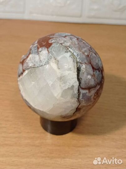 Шар, сфера из камня с жеодой