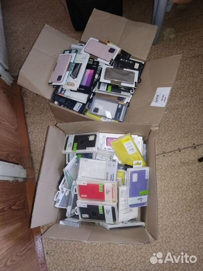 Чехлы и защитные стёкла на разные модели телефонов