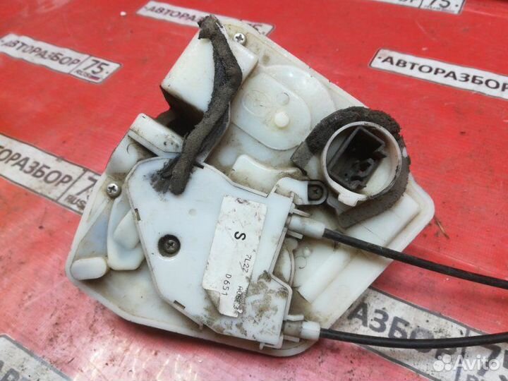 Замок двери передний правый Mazda Demio DE3FS zjve